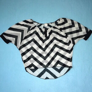 𝅺NEBLINA  by Urban episode, chevron sheer blouse elastic round collar size S